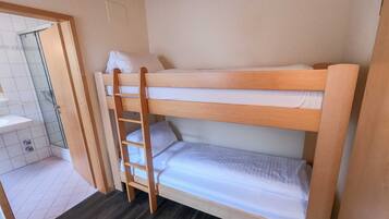 2 bedrooms, in-room safe, bed sheets