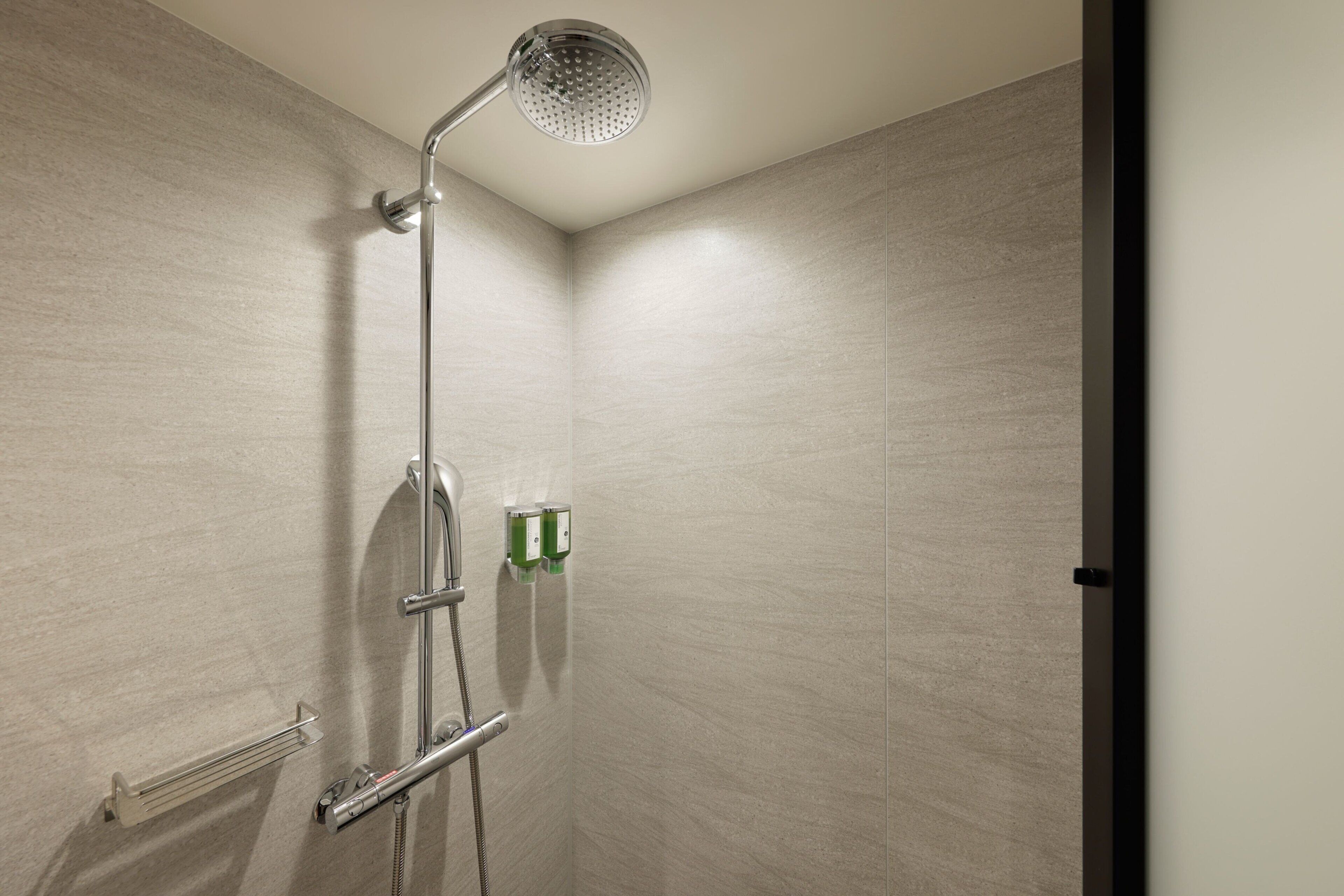 shower, rainfall showerhead, free toiletries, hair dryer