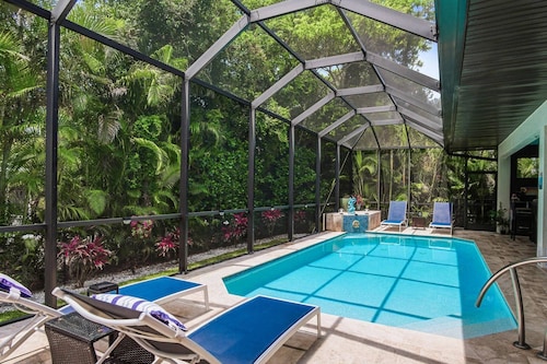 Amazing Location – Walk to the Beach & JW ~Fully Loaded Inside & Out w/Pool, Beach Gear, WiFi & More