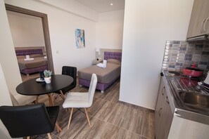 Standard Apartment | Living area | Flat-screen TV - Del Mar Apartments in Stalis (Hersonissos)