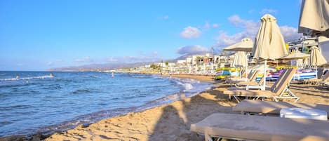 Una spiaggia nelle vicinanze