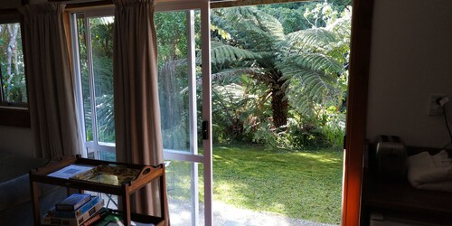 A comfortable, private, country apartment. 300mts walk to safe sandy beach.