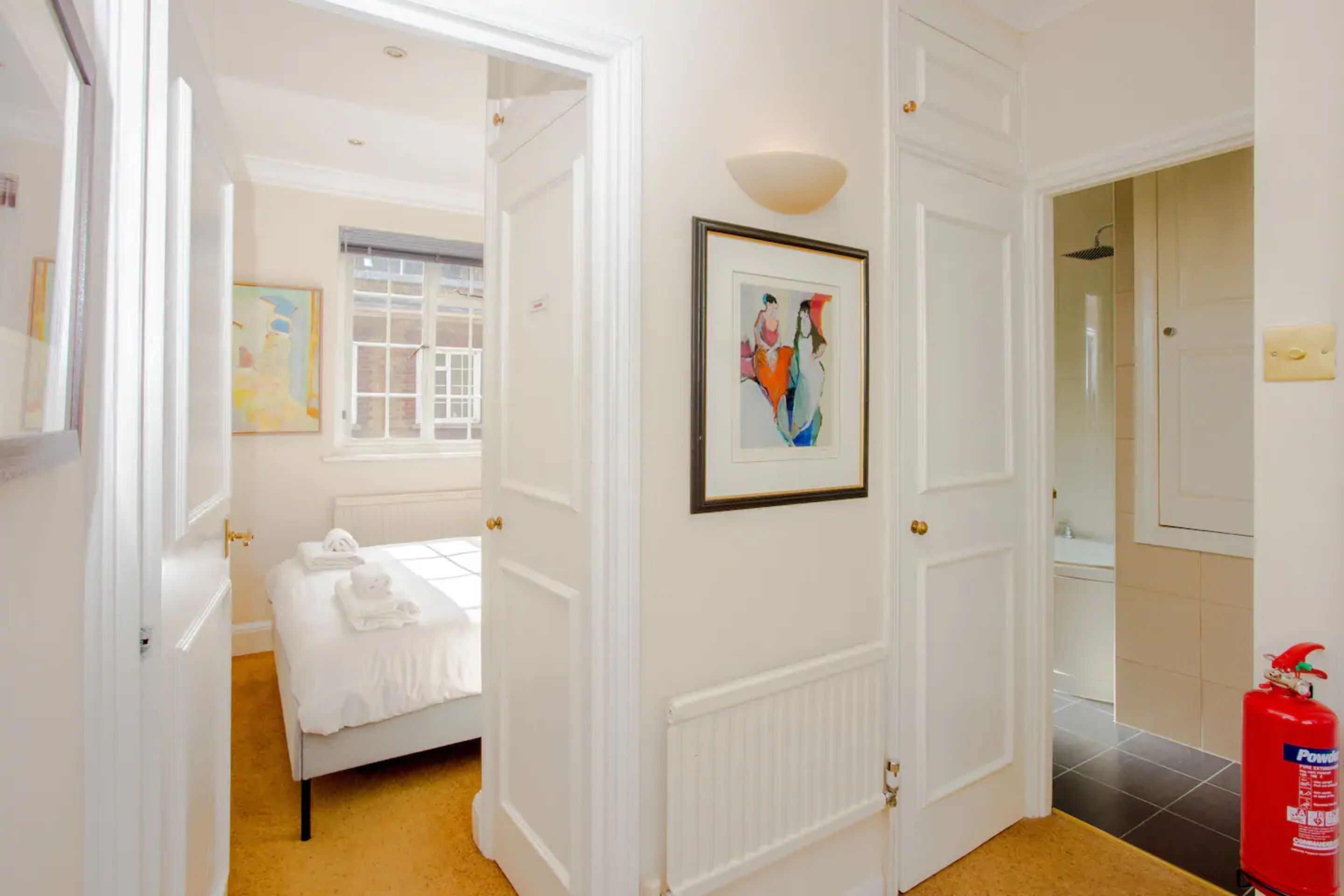 2 多间卧室、床单