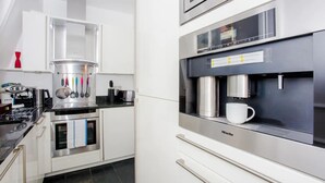 Micro-ondes, four, plaque de cuisson