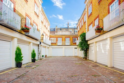 2 Bedroom West End Apartment Close To Regent's Park