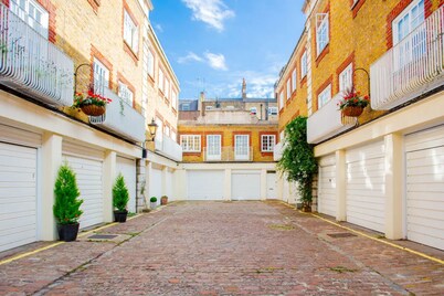 2 Bedroom West End Apartment Close To Regent's Park