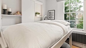 Room - Contemporary Studio W/suspended Bed in Camden Town (London)