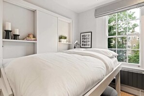 1 Schlafzimmer, Schreibtisch, laptopgeeigneter Arbeitsplatz