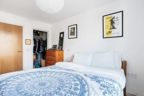 1 Schlafzimmer, Schreibtisch, laptopgeeigneter Arbeitsplatz