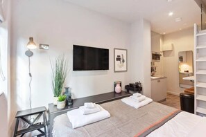 Room - Modern Studio Flat W/king-size Bed in Camden Town (London)