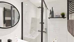 Shower, free toiletries, hair dryer, towels - Modern, Cosy 1 Bed Flat in Camden (London)