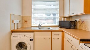 Studio (0 Bedroom) | Bếp riêng | Tủ lạnh, lò vi sóng, lò nướng, bếp nấu 