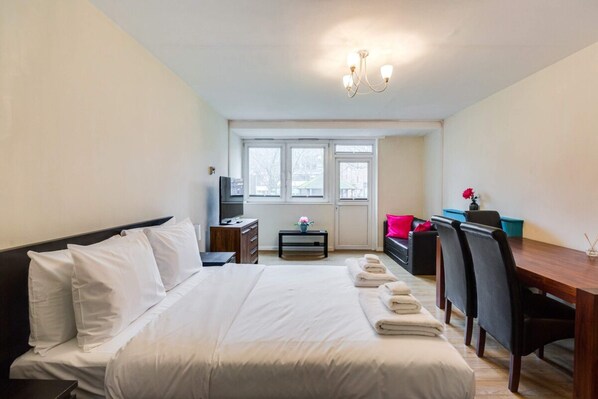 Estúdio (0 Bedroom) | Espaço de trabalho para notebook, ferros/tábuas de passar roupa