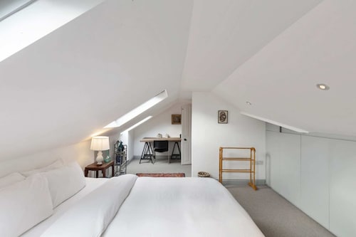 Lovely 4 Bedroom House near Portobello