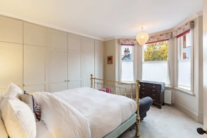 House (4 Bedrooms)
