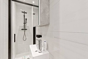 Shower, free toiletries, hair dryer, towels
