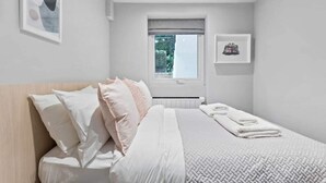 Unclassified image, 5 of 25, button - Designer 1 Bed apt W/terrace Sleeps 3 in Camden (London)