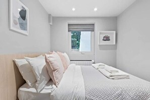 1 Schlafzimmer, Schreibtisch, laptopgeeigneter Arbeitsplatz