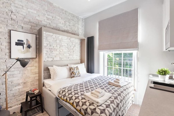 Escrivaninha, espaço de trabalho para notebook