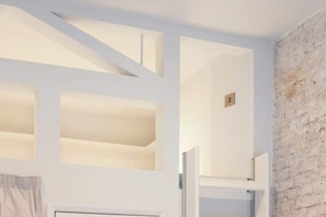 Interior - Intimate Studio W/king-size Bed in Camden Town (London)