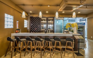 Bar (on property) - Cherry Hotel and Apartment (Ho Chi Minh City)