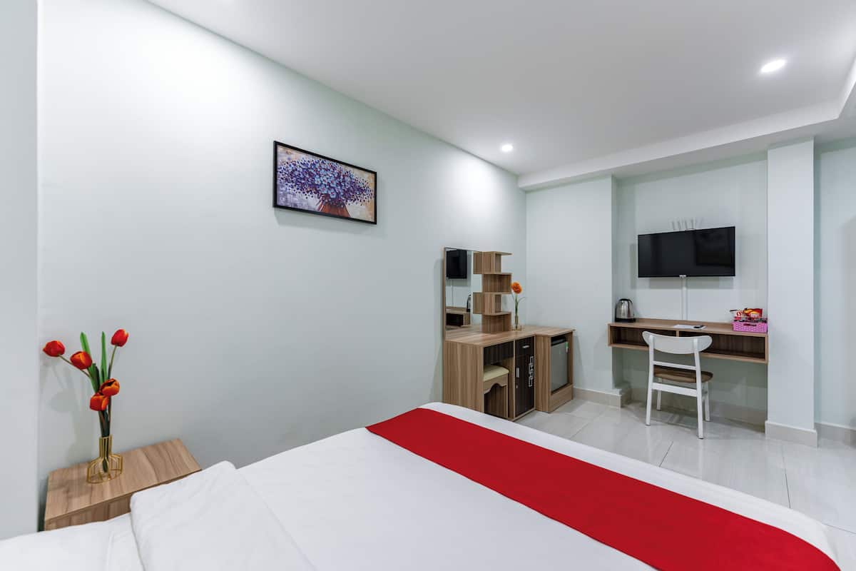 Minibar, blackout curtains, soundproofing, free WiFi
