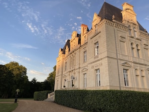 Front of property - Château du Maurier (La Fontaine-Saint-Martin)