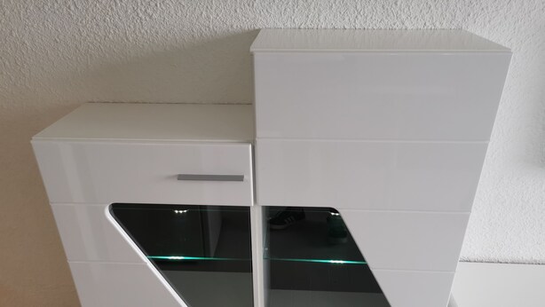 A white, modern dresser with a glass panel and a drawer. - Les Effalées (THOLLON LES MEMISES)