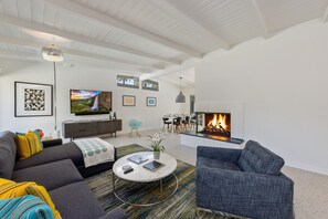 Smart TV, fireplace, ping pong, music library