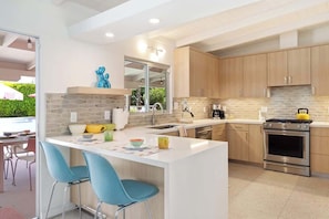 Fridge, microwave, oven, stovetop - Citrus Twist Mini Estate, New 2024 Remodel (Palm Springs)