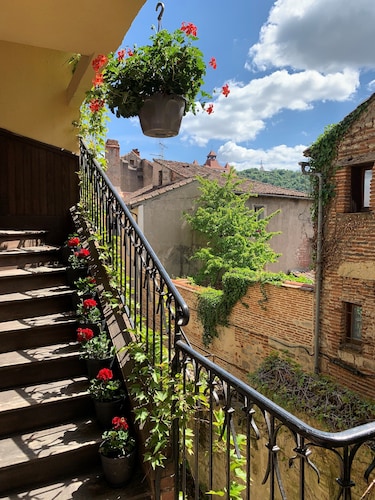 Rent large and beautiful house in the heart of historic old Cahors