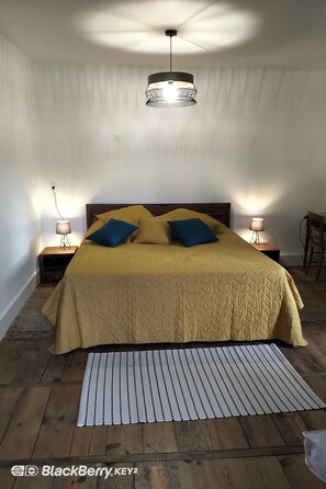 5 chambres, fer et planche à repasser, lit parapluie, Wi-Fi gratuit