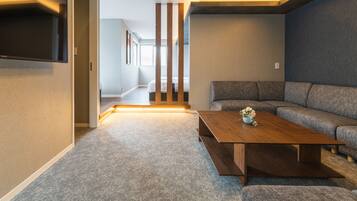 Executive C Non-Smoking | Living area | Flat-screen TV