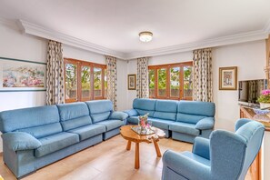 DVD player, table tennis, stereo