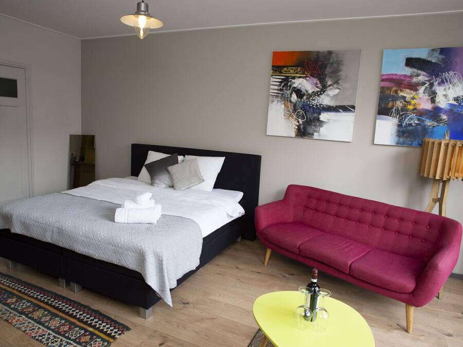 Quarto luxo | Wi-Fi de cortesia, individualmente decorados, individualmente mobiliados