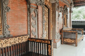 Coin salon dans le hall