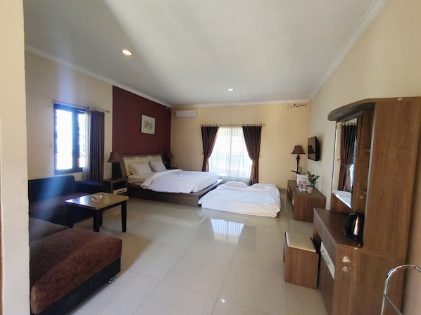 Executive-huone | Kannettavalle tietokoneelle sopiva työtila, ilmainen Wi-Fi