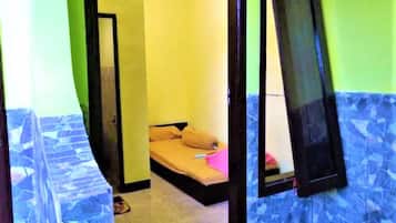 Standard Room | Free WiFi, bed sheets