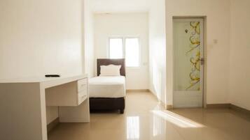 Standard Room | Desk, free WiFi, bed sheets