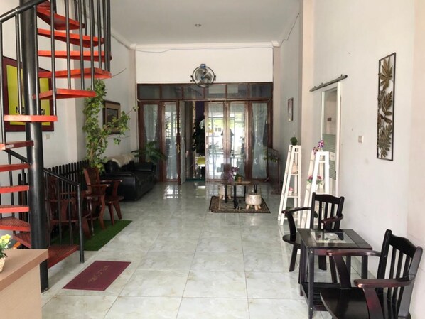 Lobby - Guest House Nasyauqi Kuala Tanjung (Pematang Cengkring)