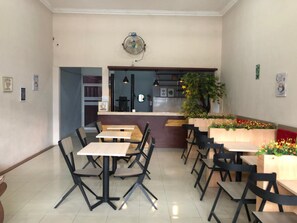 Restaurant - Guest House Nasyauqi Kuala Tanjung (Pematang Cengkring)
