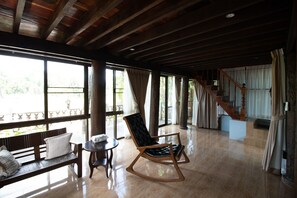 Deluxe Villa (Baan Lhong Khao 1) | Desk, free WiFi, bed sheets