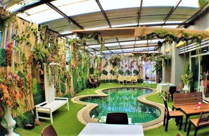 Outdoor dining - Omsaga Phuket Hotel (Ratsada)