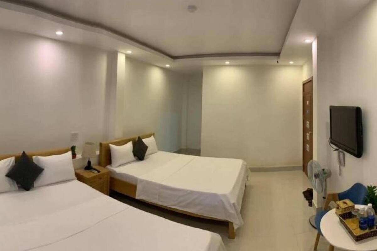 Soundproofing, free WiFi, bed sheets