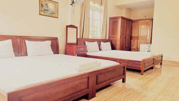 Standard Quadruple Room | Desk, free WiFi