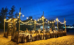 Front of property – evening/night - Nana Lee Homestay & Restaurant (Dong Hoi)