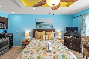 Iron/ironing board, travel cot, free WiFi, bed sheets - Island Time: Open July 7 - 10! (Longboat Key)