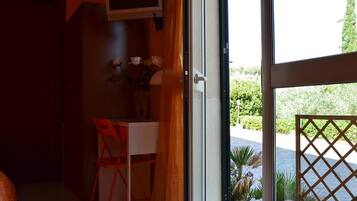 1 makuuhuone, työpöytä, silitysrauta/-lauta, Wi-Fi