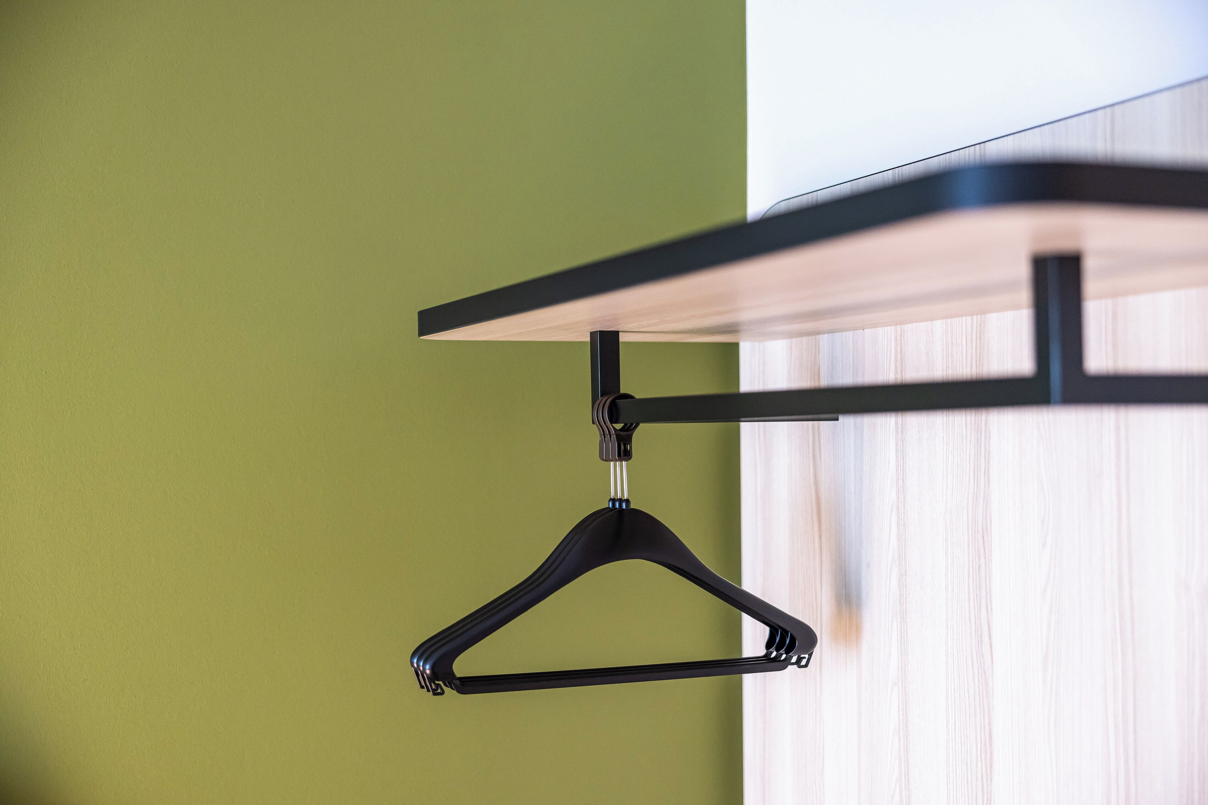 1 bedroom, hypo-allergenic bedding, desk, laptop workspace