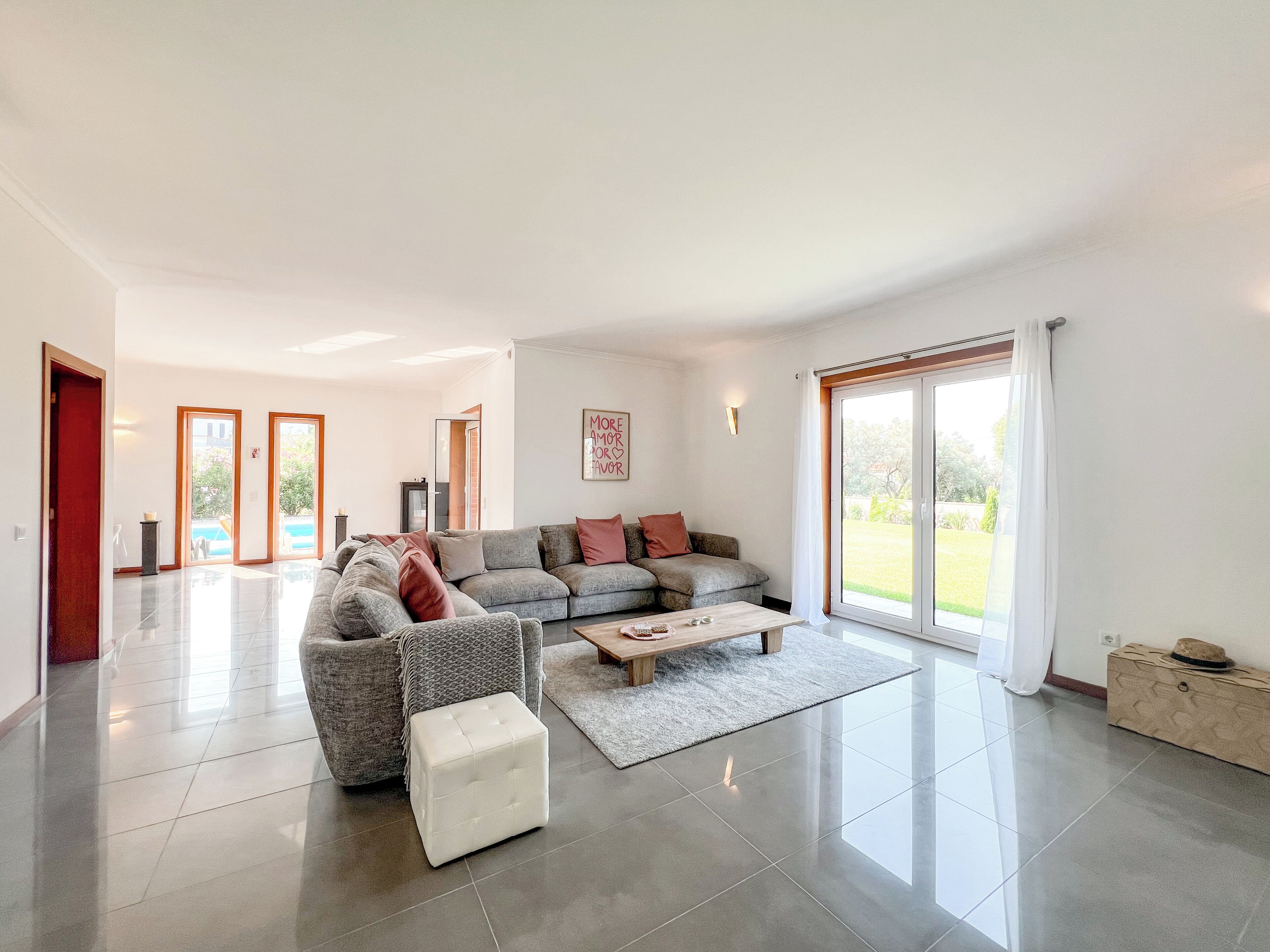 Una Smart TV, libros